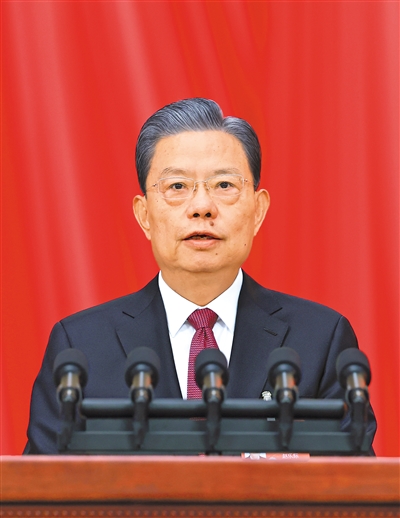3月8日，十四屆全國(guó)人大二次會(huì)議在北京人民大會(huì)堂舉行第二次全體會(huì)議。受全國(guó)人大常委會(huì)委托，趙樂際委員長(zhǎng)向大會(huì)報(bào)告全國(guó)人大常委會(huì)工作。 　　新華社記者 王 曄攝