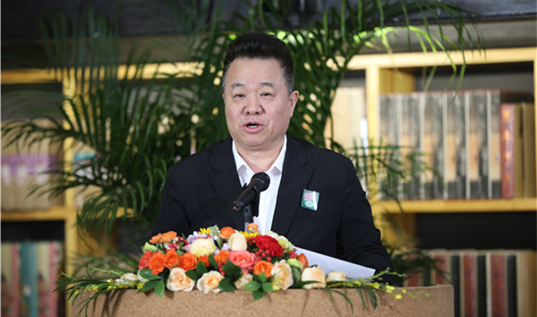 中國(guó)作協(xié)黨組成員、副主席、書記處書記邱華棟主持交流活動(dòng)