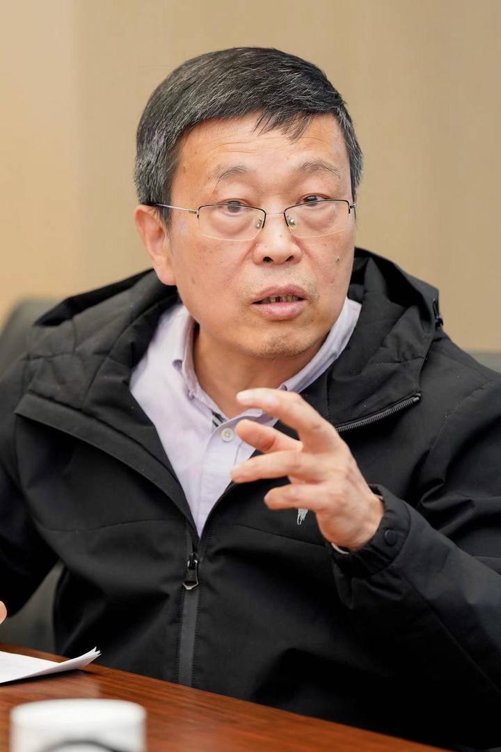 中國(guó)作家協(xié)會(huì)兒童文學(xué)委員會(huì)副主任、當(dāng)代兒童文學(xué)創(chuàng)作研究中心（浙江）主任