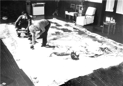 父親李苦禪83歲那年還在為國(guó)家義務(wù)作巨幅畫《盛夏圖》，我在父親身邊幫忙，天天聽他講課