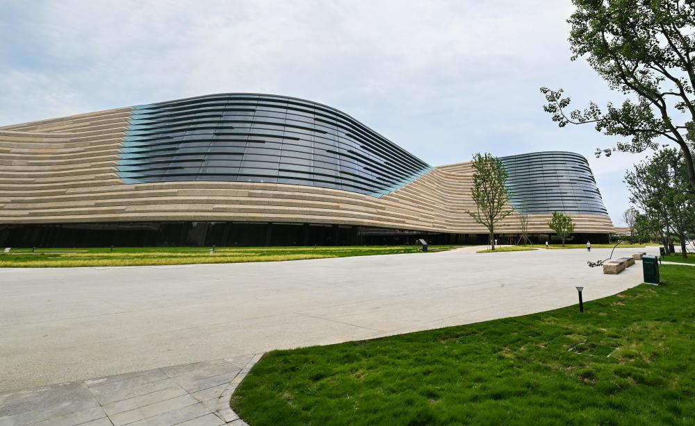 這是2023年7月26日拍攝的三星堆博物館新館外景。新華社記者 王曦 攝