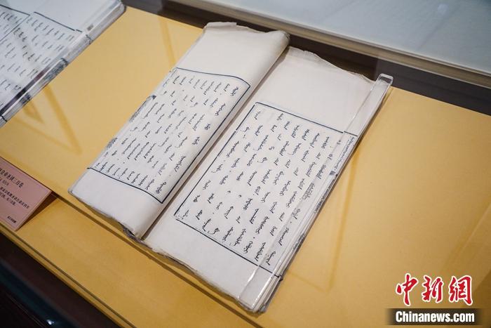 《大清高宗純皇帝圣訓(xùn)》(滿文版)。徐峻杰 攝