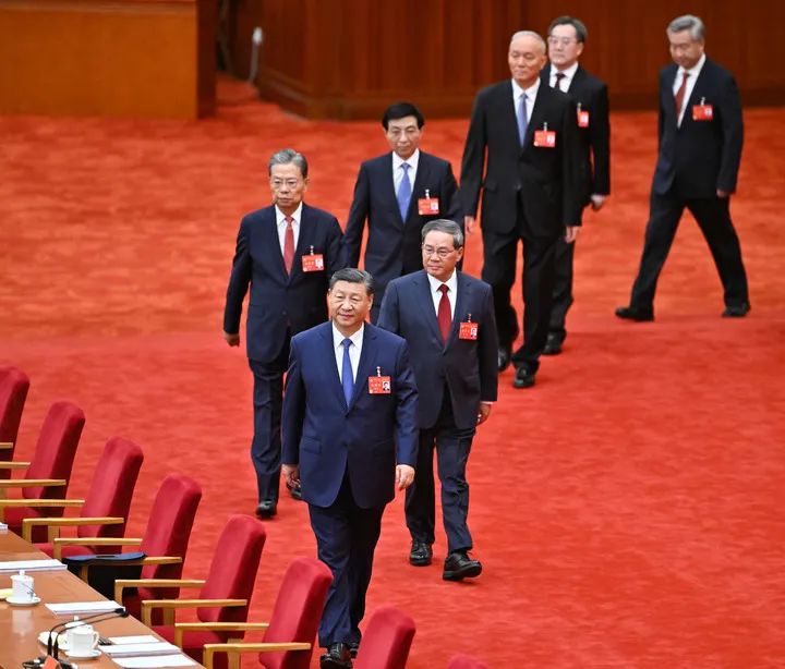 中國共產黨第二十屆中央委員會第三次全體會議，于2024年7月15日至18日在北京舉行。這是習近平、李強、趙樂際、王滬寧、蔡奇、丁薛祥、李希等步入會場。