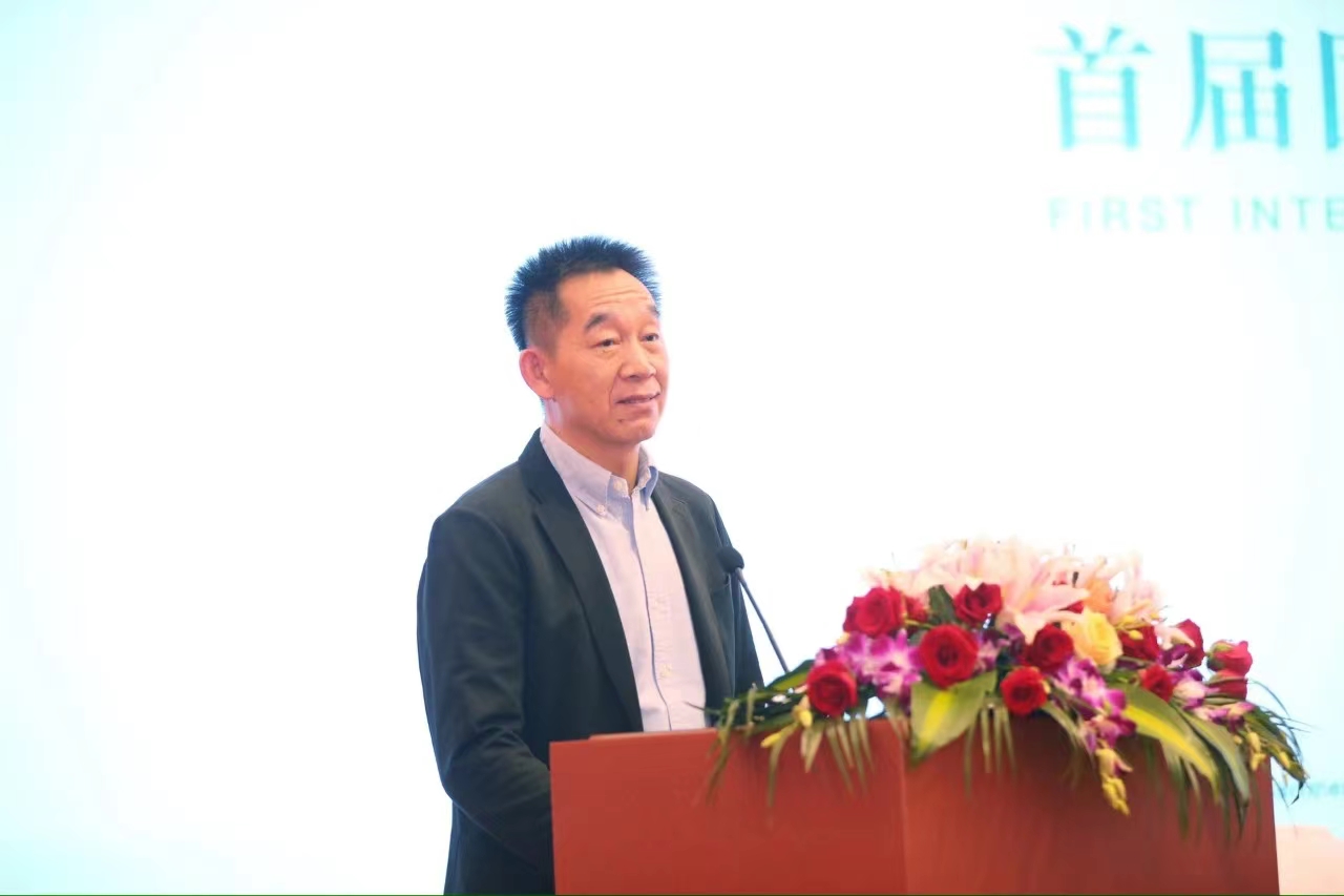 中國作協(xié)黨組成員、書記處書記、《人民文學》主編施戰(zhàn)軍致辭