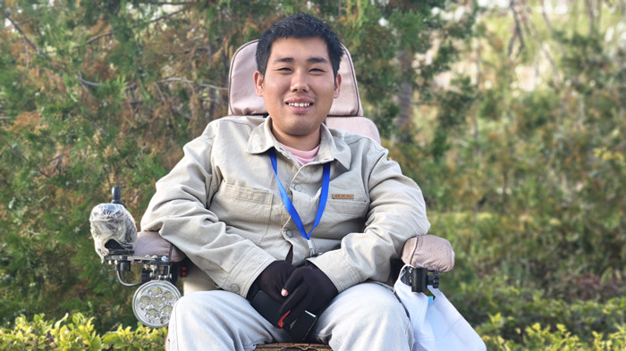 柳客行，本名馬駿，回族，1995年生。固原市作家協(xié)會副秘書長。2023年入選固原市“最美文學人”。