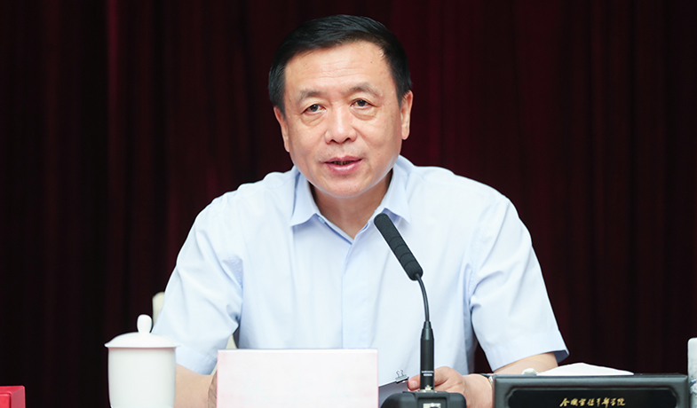 7月31日，評(píng)獎(jiǎng)委員會(huì)名譽(yù)主任張宏森在評(píng)獎(jiǎng)委員會(huì)第五次全體上講話