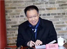 陳曉明：一部“險(xiǎn)象環(huán)生”與“從容不迫”并存的小說小說有一種故事的曲折傳奇、峰回路轉(zhuǎn)…… [詳細(xì)]