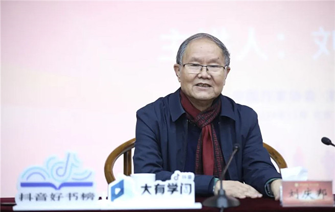 “船的勁兒是在帆上，人的勁兒是在心上”——“魯院大講堂”活動側(cè)記