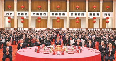 1月27日，中共中央、國(guó)務(wù)院在北京人民大會(huì)堂舉行2025年春節(jié)團(tuán)拜會(huì)。黨和國(guó)家領(lǐng)導(dǎo)人習(xí)近平、李強(qiáng)、趙樂際、王滬寧、蔡奇、丁薛祥、李希、韓正等同首都各界人士歡聚一堂、共迎佳節(jié)。新華社記者??謝環(huán)馳攝