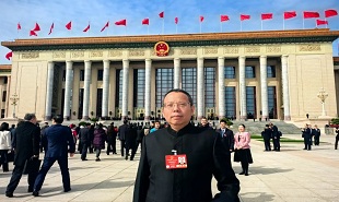 全國(guó)人大代表，貴州省文聯(lián)主席、省作協(xié)主席歐陽(yáng)黔森