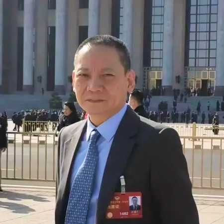 汪惠仁系全國政協(xié)委員、民進(jìn)中央委員、百花文藝出版社總編輯