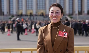 全國(guó)政協(xié)委員、北京市文聯(lián)副主席孟艷