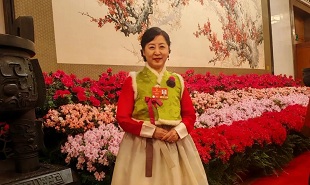 全國(guó)人大代表、中國(guó)舞協(xié)副主席、延邊歌舞團(tuán)副團(tuán)長(zhǎng)咸順女