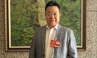 全國(guó)政協(xié)常委，中國(guó)作協(xié)副主席邱華棟