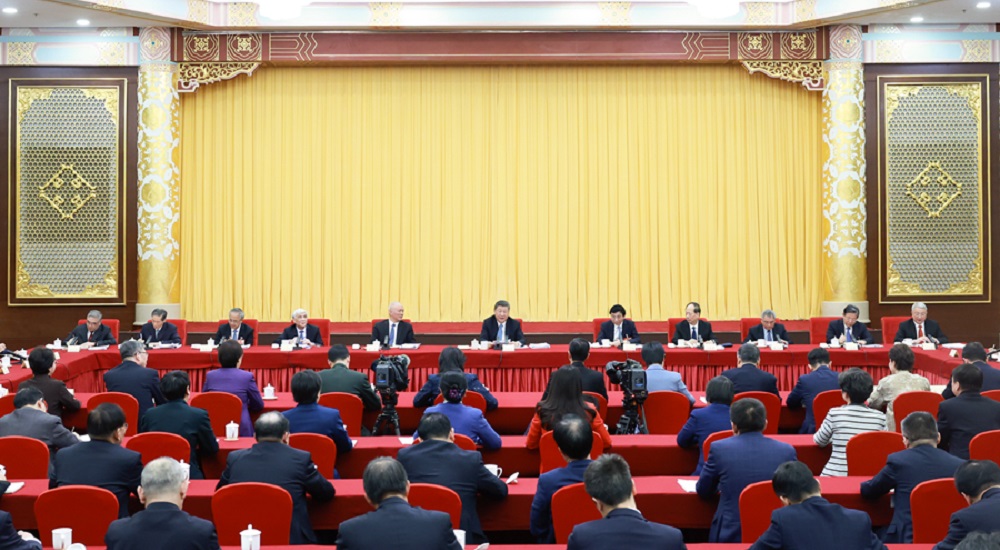 3月6日下午，中共中央總書記、國(guó)家主席、中央軍委主席習(xí)近平看望參加全國(guó)政協(xié)十四屆三次會(huì)議的民盟、民進(jìn)、教育界委員