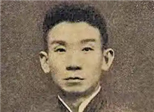 從文人到戰(zhàn)士：郁達夫的筆尖抗戰(zhàn)　　一介書生，以筆為戈，最終血染南洋，他用生命書寫了中國文人的錚錚鐵骨。[詳細]