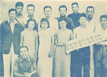 中國救亡劇團的革命歷程　　烽火連天的抗戰(zhàn)歲月里，這支僅10余人的隊伍，以戲劇為武器，把舞臺當戰(zhàn)場，跋山涉水，出生入死，在槍林彈雨的前沿陣地……[詳細]