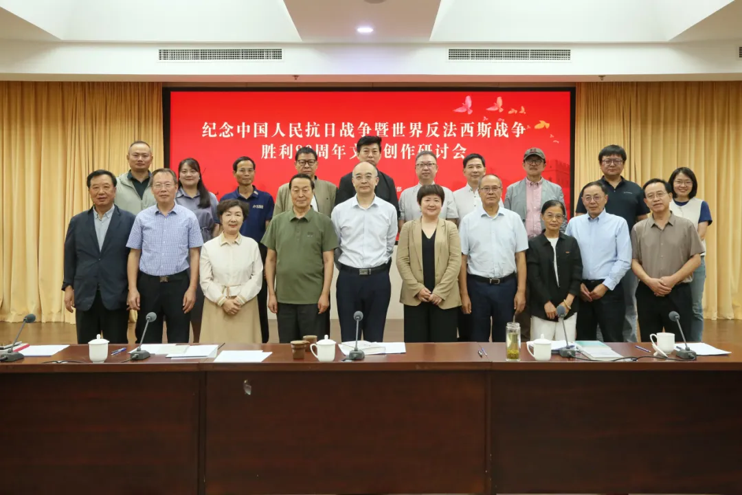 與會(huì)嘉賓合影