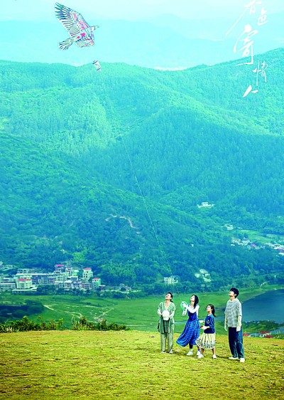 短篇網(wǎng)絡(luò)小說日漸成為影視改編的重要IP來源。圖為根據(jù)網(wǎng)絡(luò)小說《情人》改編的電視劇《春色寄情人》劇照。資料圖片