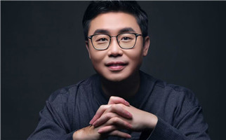 小說：獲獎作品《我人生最開始的好朋友》作者：蔡崇達(dá)         獲獎感言在我理解中，兒童文學(xué)是復(fù)雜且重要的文學(xué)形式，必須用最簡練的語言觸及最根本的命題，必須采用簡單到兒童都讀得懂且喜歡讀的語言，帶兒童進(jìn)入他們身上正在展開的對自我內(nèi)心的理解……