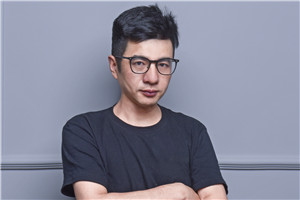 小說：獲獎作品《大河的歌謠》作者：大秀         獲獎感言我出生在魯西南黃河畔，大學(xué)畢業(yè)后生活在紅船旁。江南文化的細(xì)膩與齊魯大地的渾厚共同造就了我的文學(xué)語言。我為什么要書寫黃河？因為對我而言，黃河不僅是地理上的故鄉(xiāng)，更是我所創(chuàng)建的文學(xué)故鄉(xiāng)。