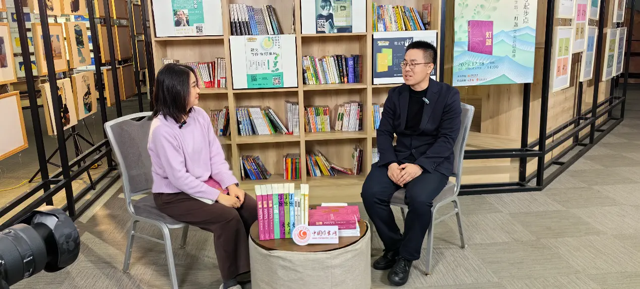 李嘯洋(右)談《燈盞》