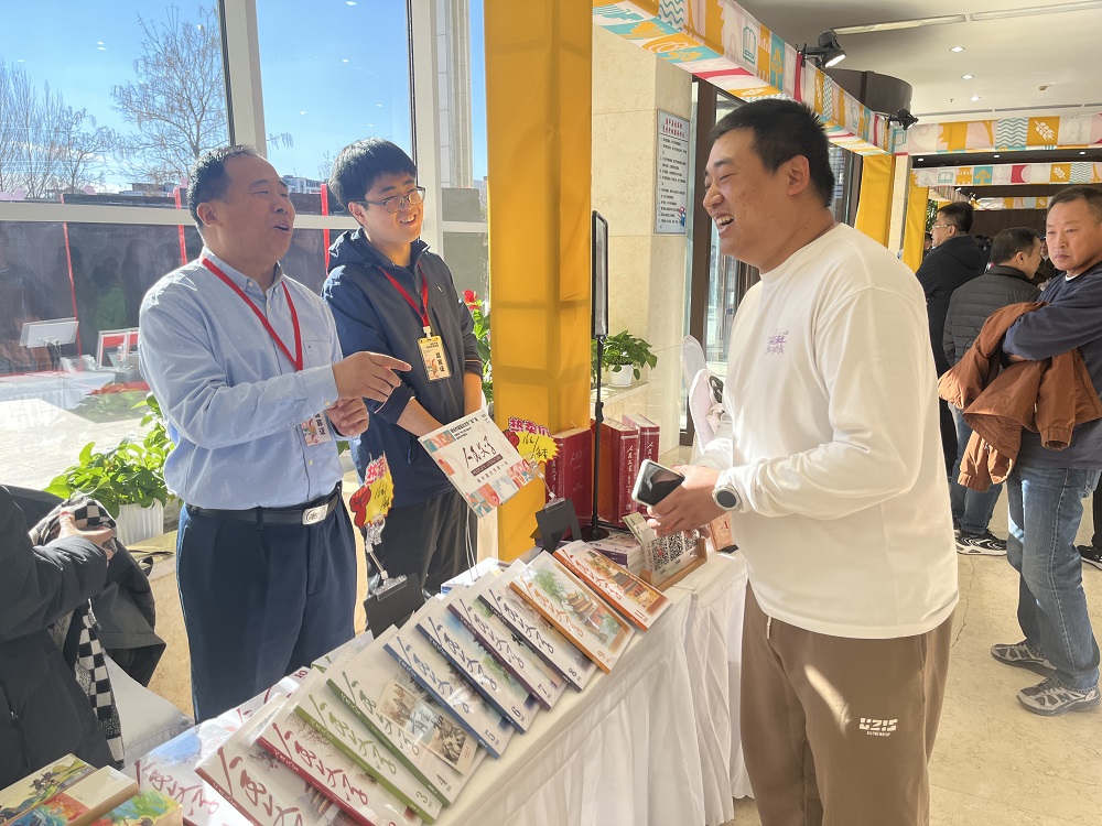 中國作協(xié)“著名作家抵達(dá)文學(xué)‘縣’場”活動在遼寧康平舉行