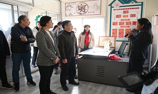 全國文學名刊名編創(chuàng)作筆會與會作家參觀泰山黨史教育基地