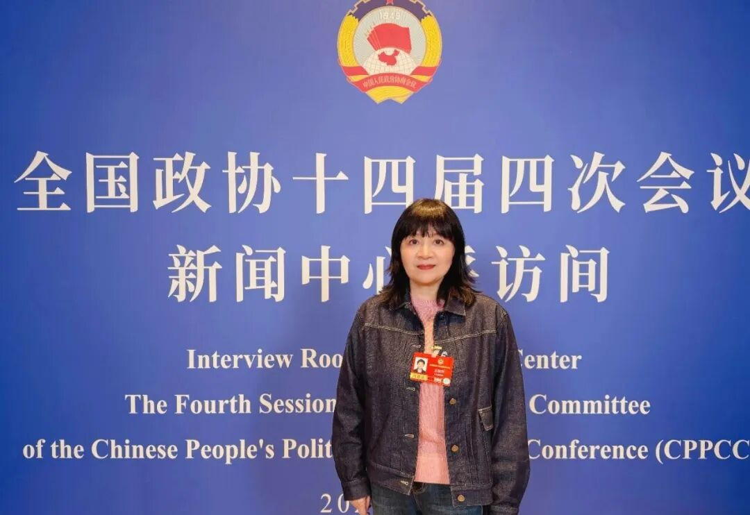 全國政協(xié)委員、中國視協(xié)副主席、編劇王麗萍 &nbsp;