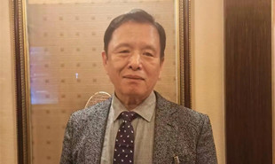 全國(guó)人大常委會(huì)委員、全國(guó)人大教科文衛(wèi)委員會(huì)委員、中國(guó)作協(xié)副主席李敬澤