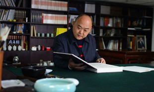 全國(guó)政協(xié)委員、民盟中央文化委員會(huì)副主任、中國(guó)國(guó)家畫院藝術(shù)家洪厚甜