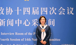 全國(guó)政協(xié)委員、中國(guó)作協(xié)網(wǎng)絡(luò)文學(xué)委員會(huì)委員蔣勝男