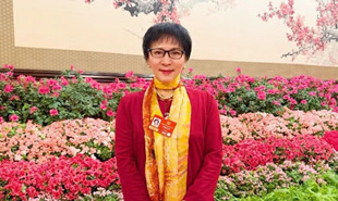 全國(guó)政協(xié)委員、云南省音協(xié)主席宗庸卓瑪