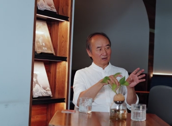 專訪劉亮程：現(xiàn)實(shí)中有一棵樹可以讓他靠著